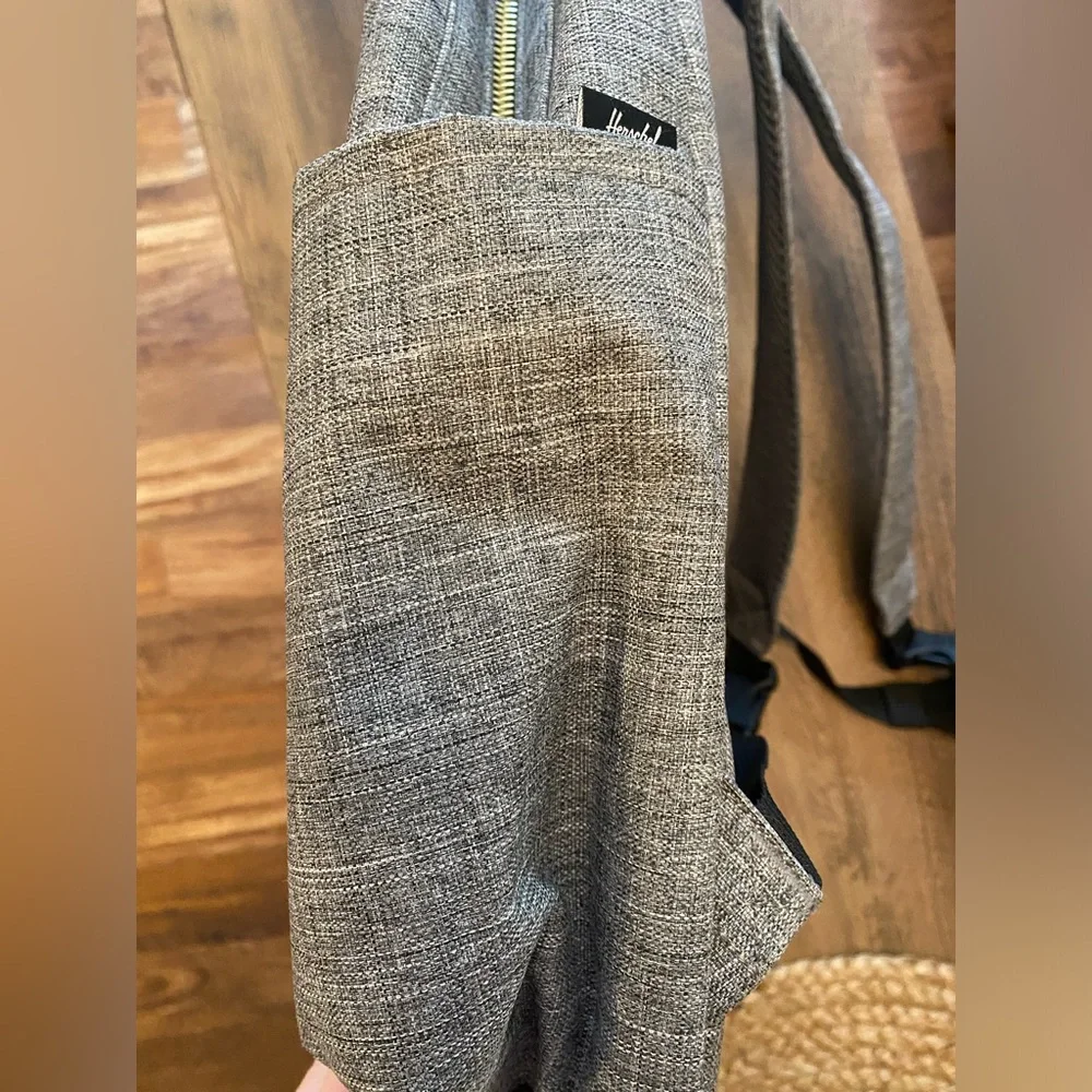 Herschel Supply Company spring staple break